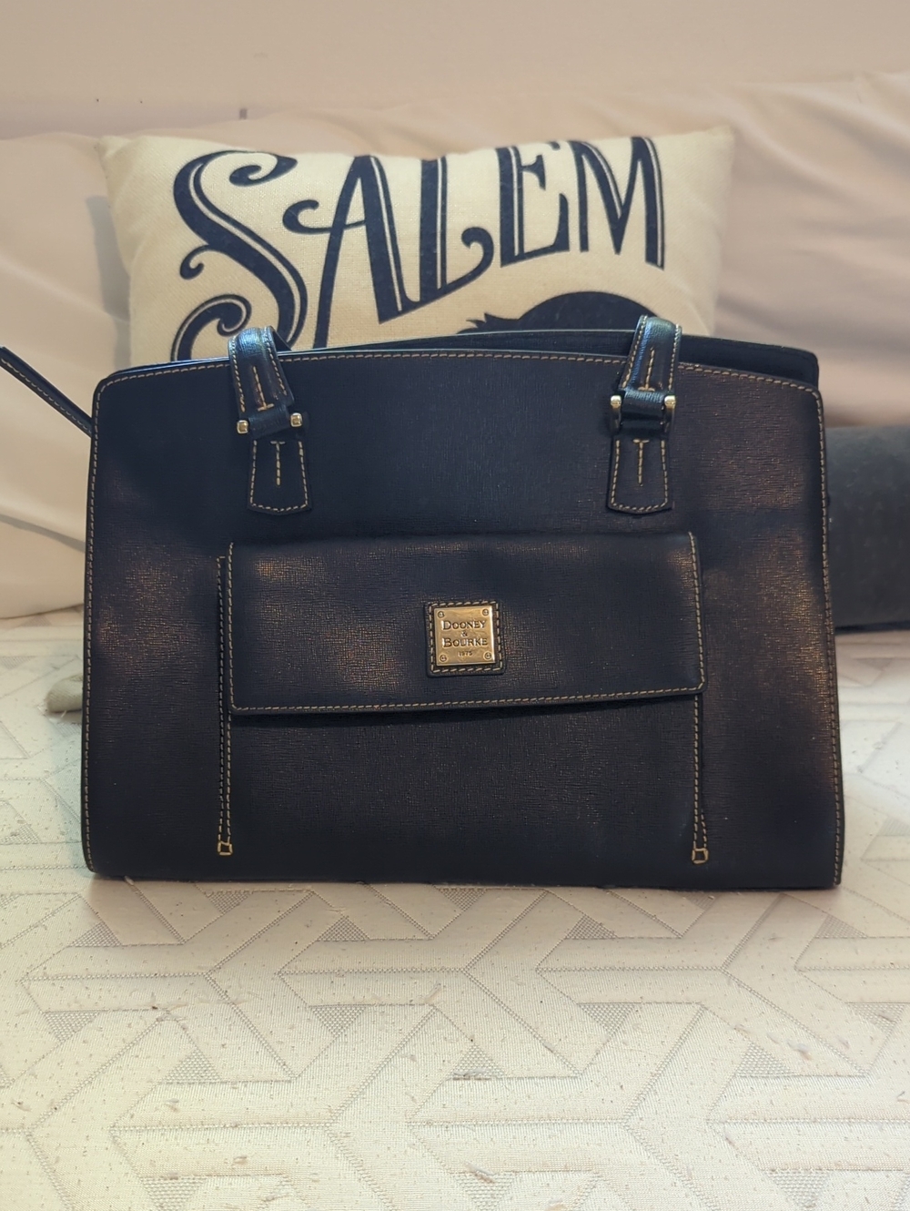 Authentic Dooney & Bourke Black Saffiano Leather Tote Bag 🛍️ - 😎 Cute! - Picture 1 of 11